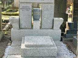 Revitalizace urnového hrobu z teraca